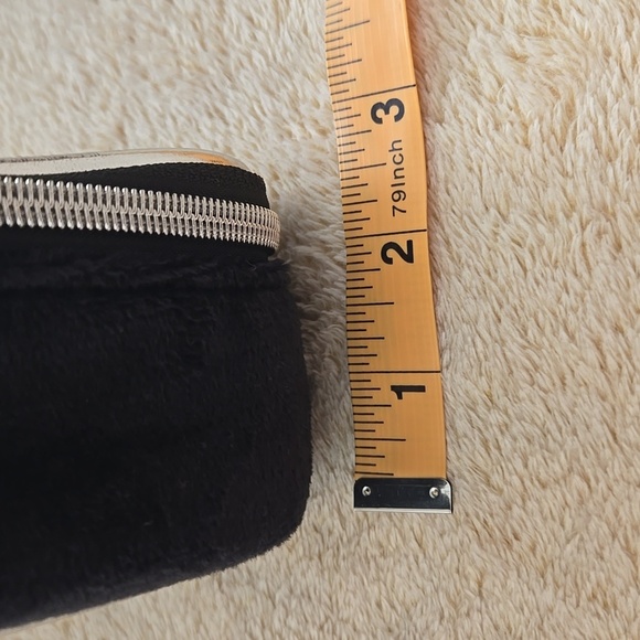 Juicy Couture 4 Pack Travel Bottles and Cosmetic Bag 100 ml TSA Approved - Picture 10 of 10